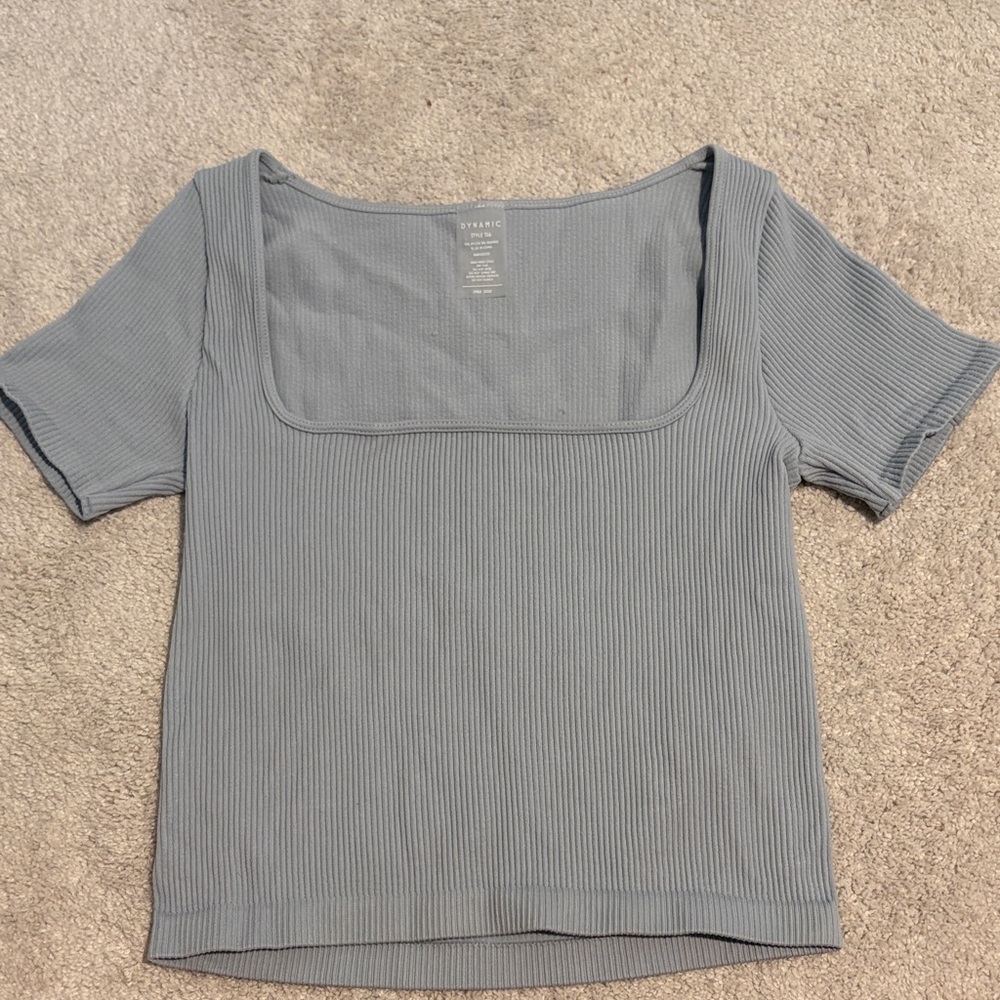 Stylish Ribbed Crop Top in Gray